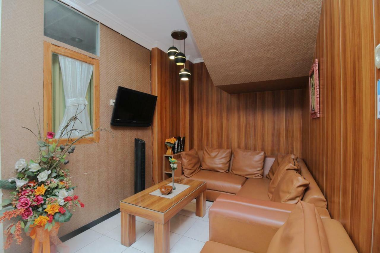 Готель Myzone Homtel Семаранг Екстер'єр фото
